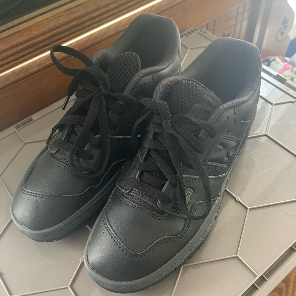 New Balance Men's Black Leather Sneakers